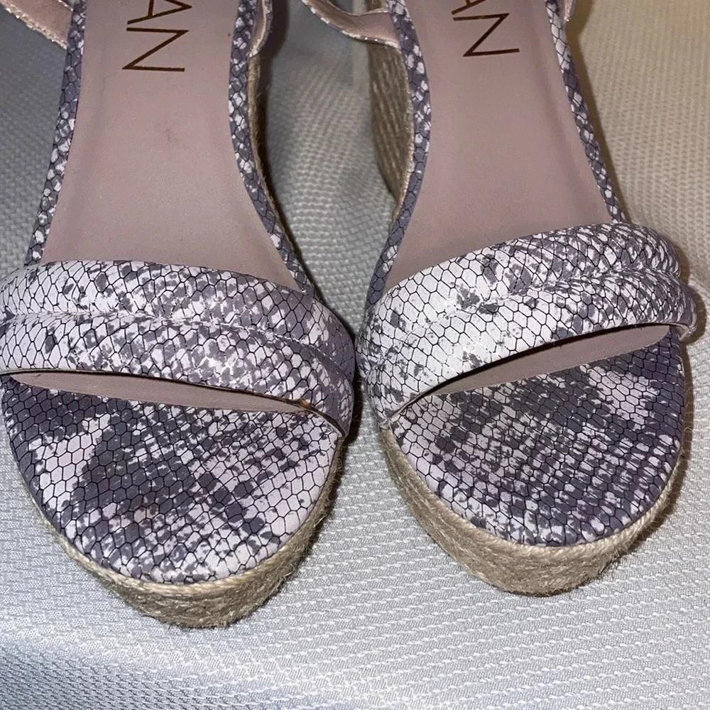 Deltan women’s wedge 9.5  Everly espadrille snake metallic cream sandal heels